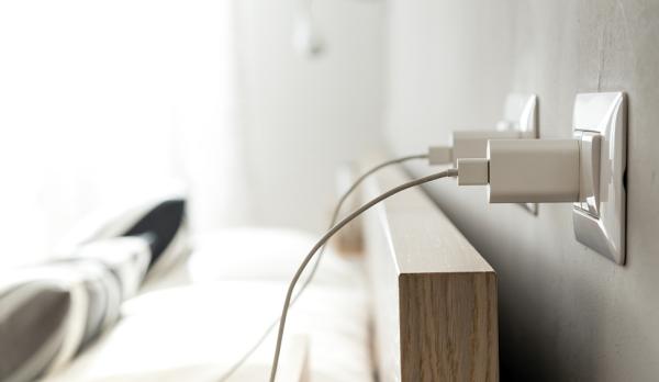 手機整夜充電可行嗎？有啥注意事項？這幾點要掌握