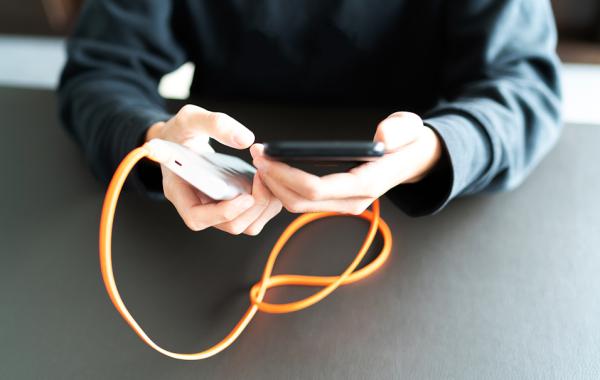 手機整夜充電可行嗎？有啥注意事項？這幾點要掌握